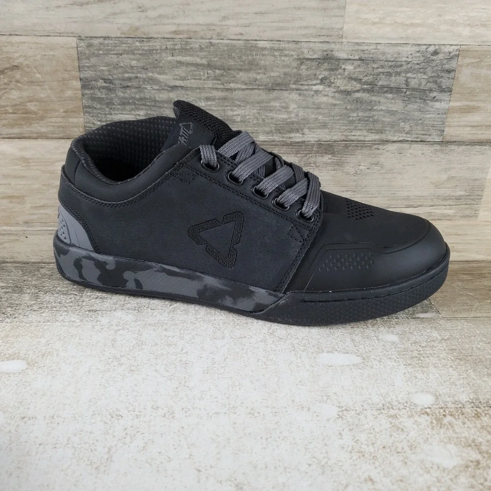 Leatt 3.0 Flat V22 Womens Mountain Shoes Sz 9.5 Black Leather Lace-Up Sneakers